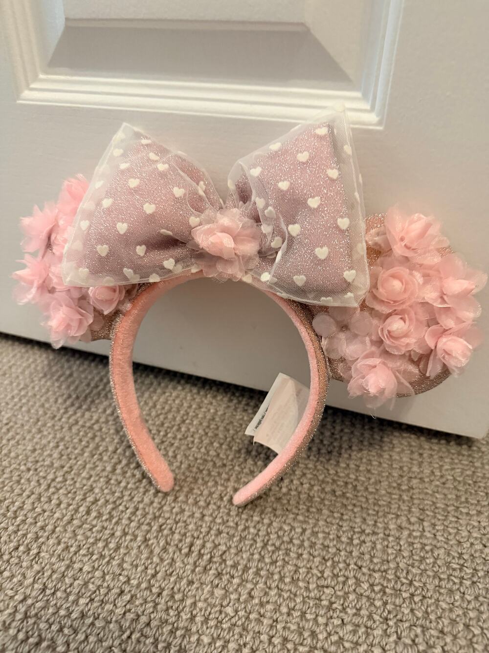 Disney Parks 2023 Valentine’s Rosebud White Heart Minnie Ears Headband